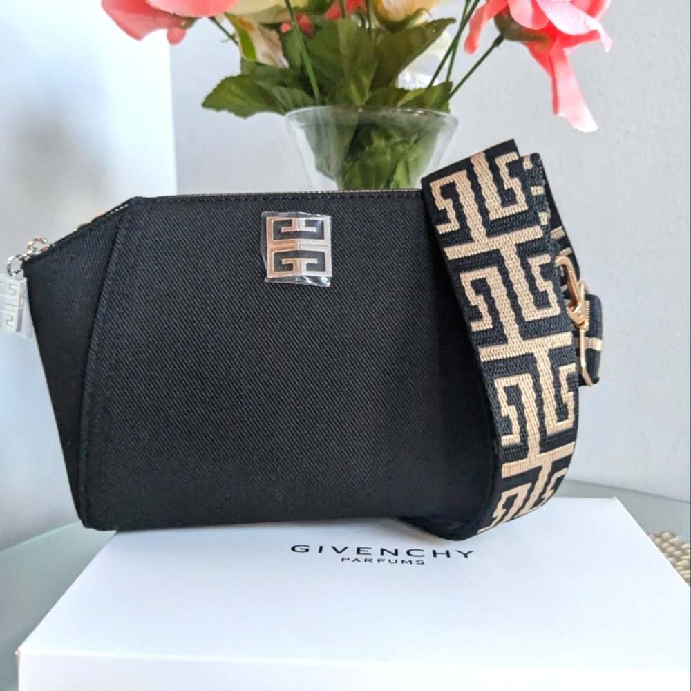 Givenchy - Picture 9 of 9